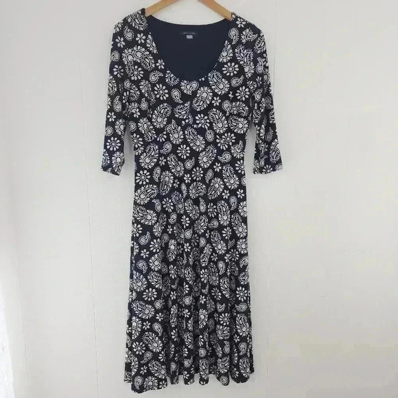 Tommy Hilfiger Dresses & Skirts - Tommy Hilfiger Paisley Scoop neck Shift Dress 8